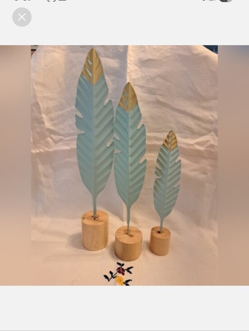 ❤️6/$16❤️Amazon Light Green Feather Accent Sculptures with Gold Tips - Set of 3